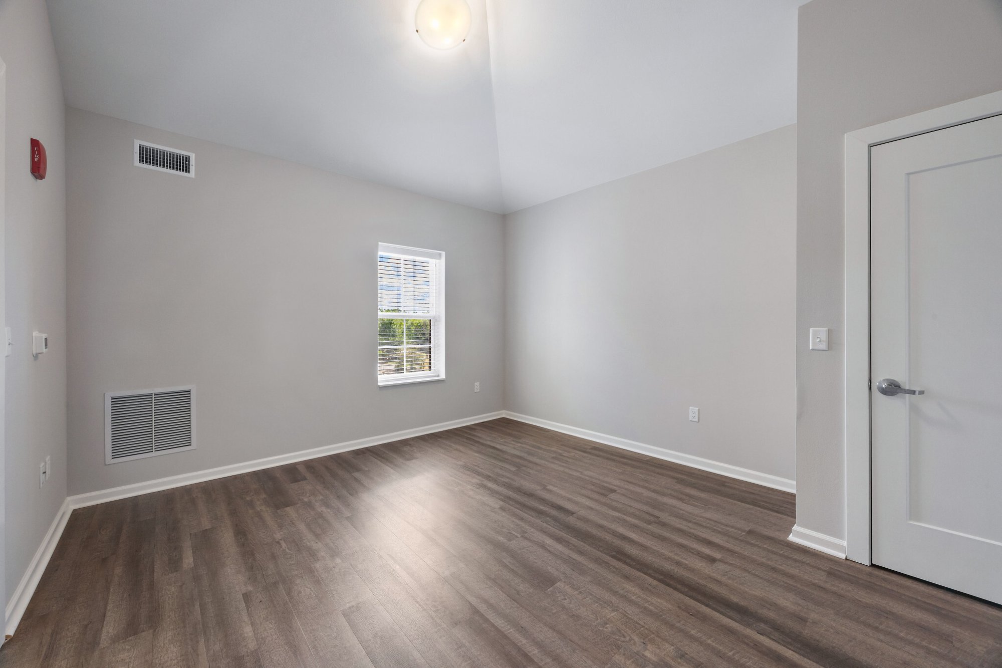 Commercial_16040_West_Greenfield_Avenue_013