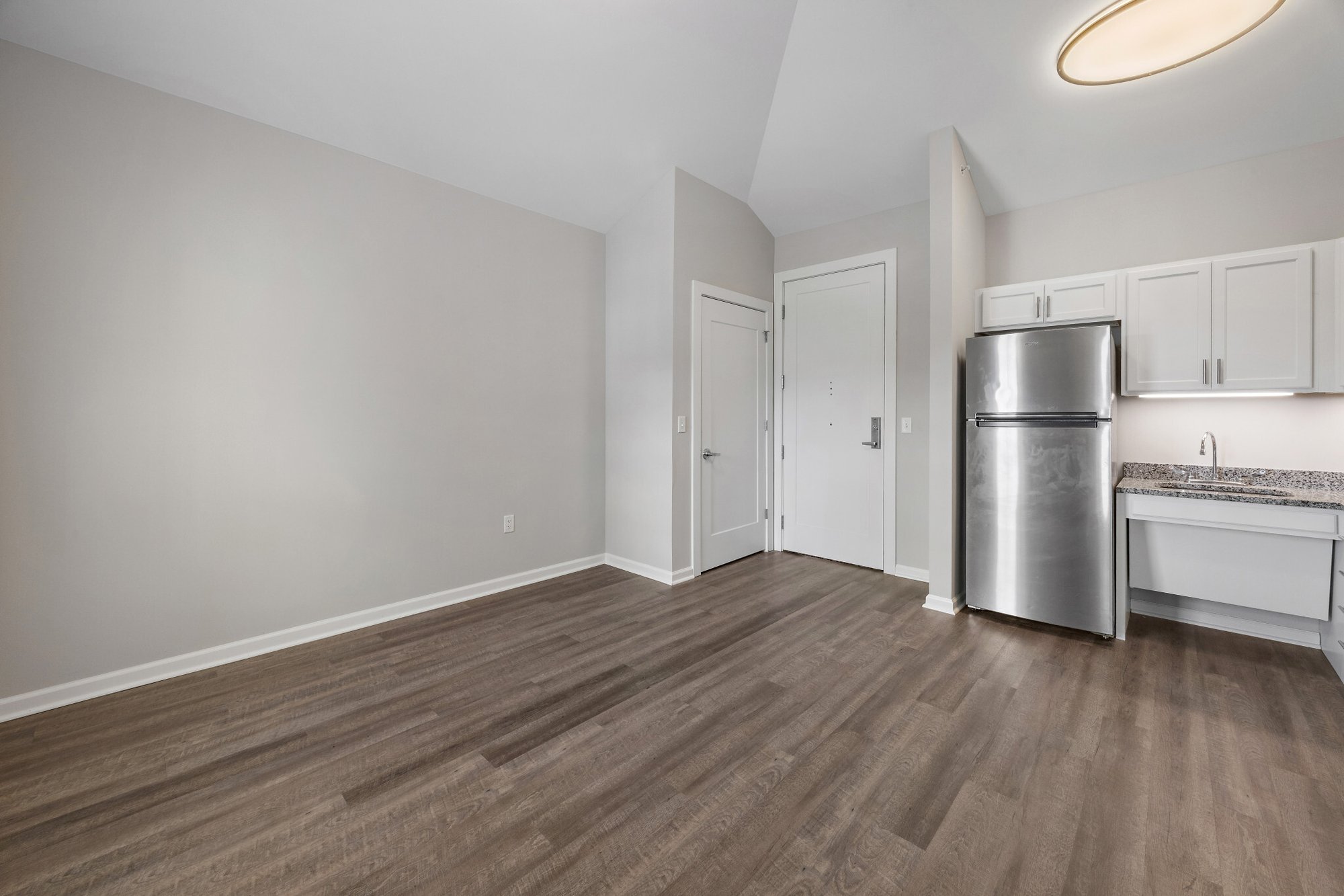 Commercial_16040_West_Greenfield_Avenue_014