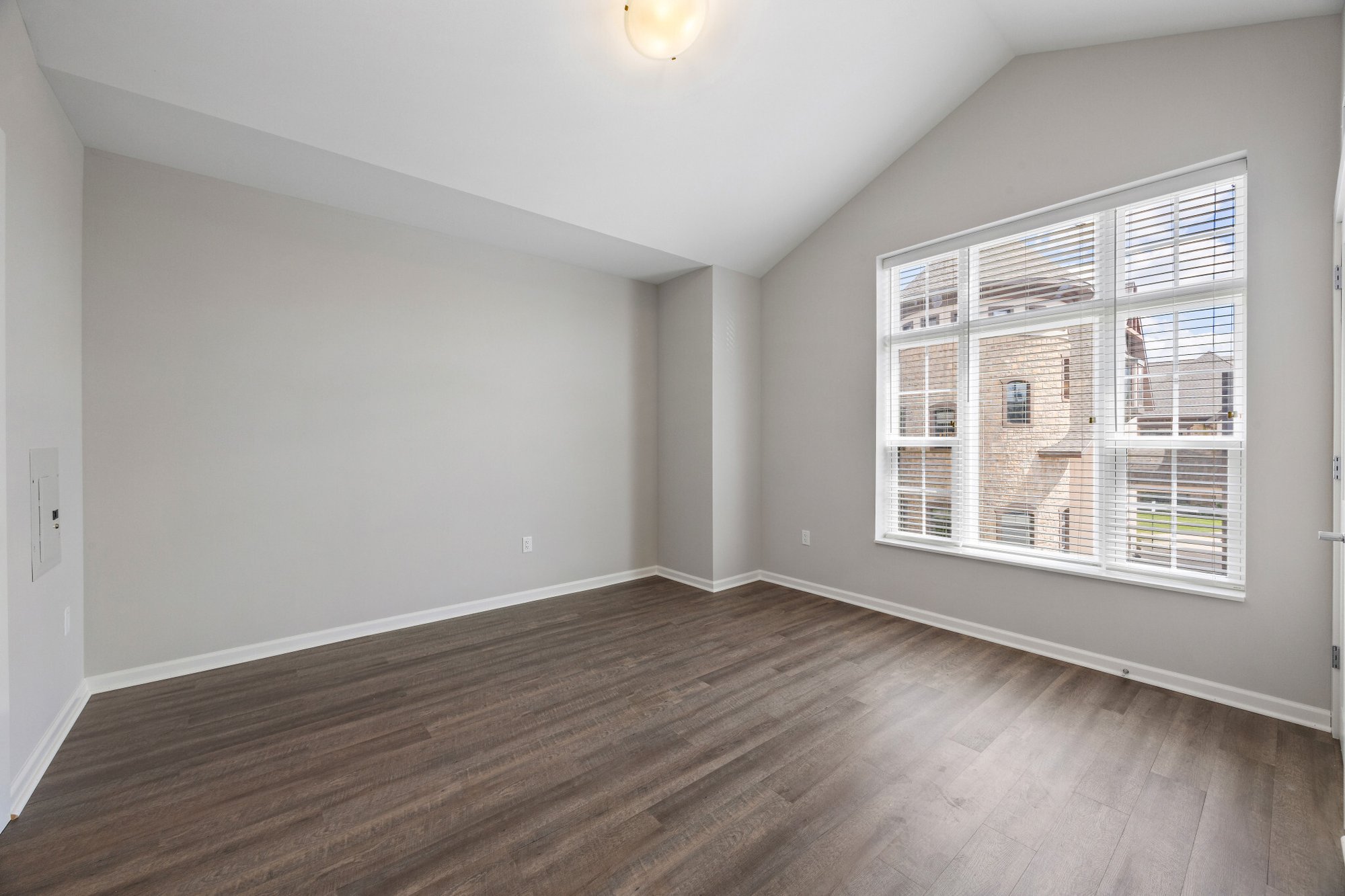 Commercial_16040_West_Greenfield_Avenue_019