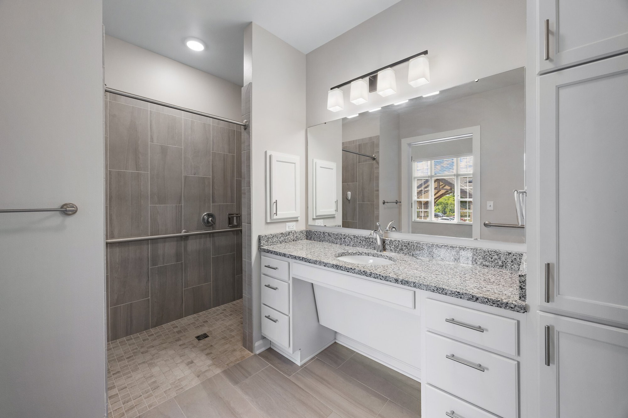 Commercial_16040_West_Greenfield_Avenue_025