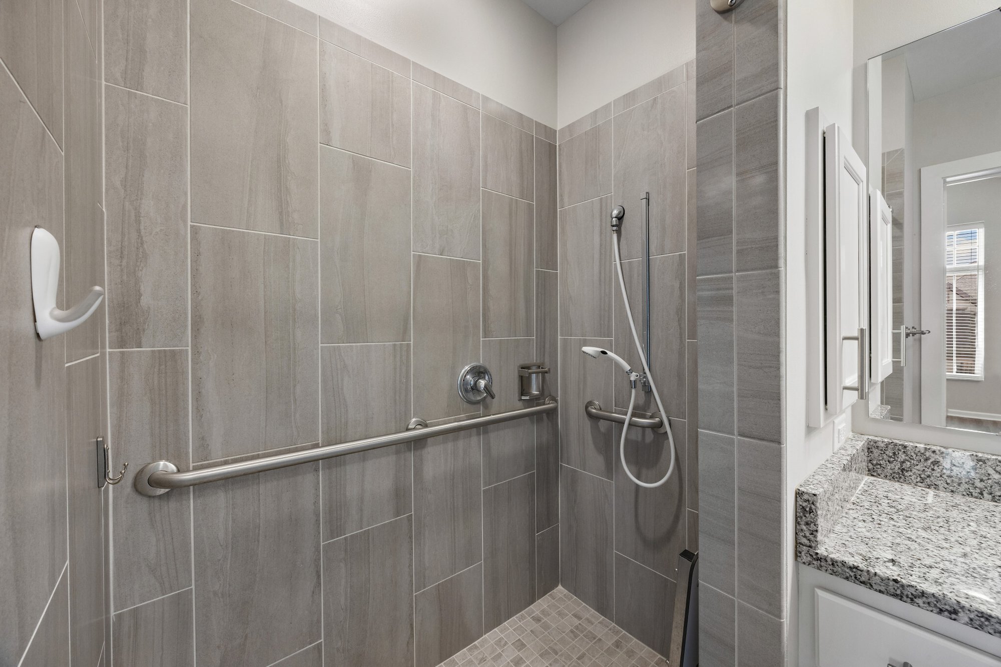 Commercial_16040_West_Greenfield_Avenue_026